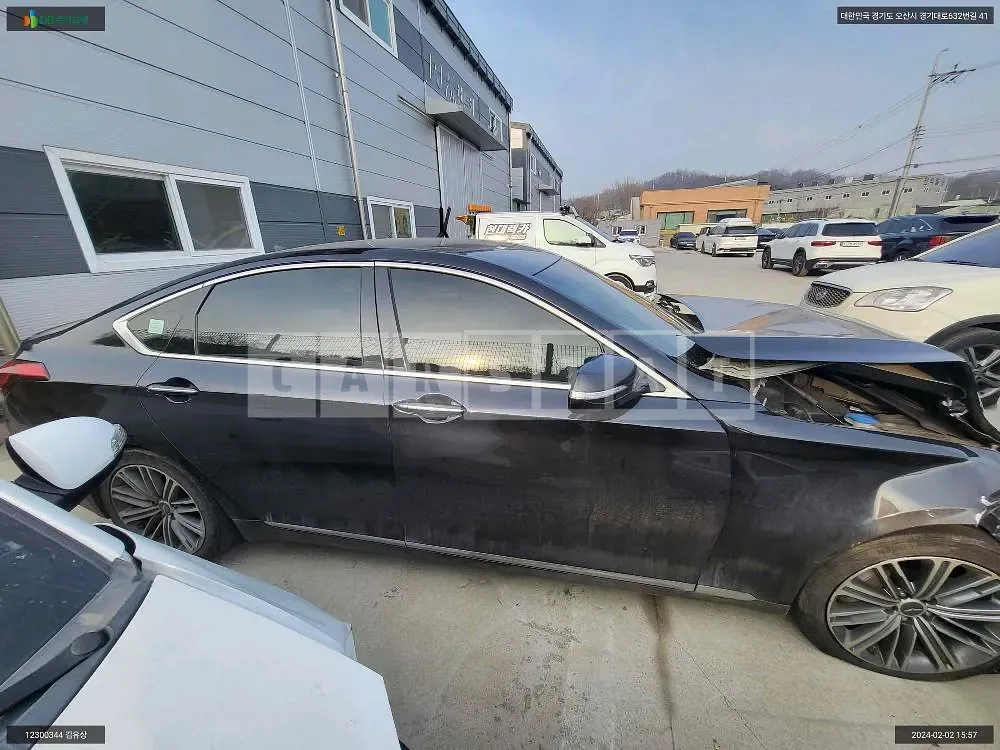 Photo 2 of 12: 2018 Hyundai Genesis /G80, VIN KMHGL41DDJU267715 — Korean insurance auction