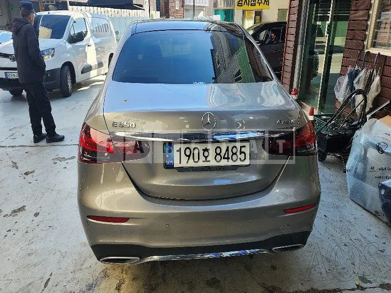 Photo 2 of 15: 2022 Mercedes-Benz E350 4Matic, VIN W1KZF8GB9NB067208 — Korean insurance auction