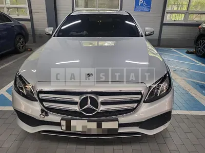 Photo 1 of 40: 2018 Mercedes-Benz E300, VIN WDDZF4JB6KA518310 — Korean insurance auction