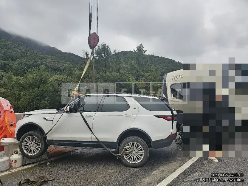 Photo 2 of 9: 2018 Land Rover Discovery TD6, VIN SALRA2BK8JA061485 — Korean insurance auction
