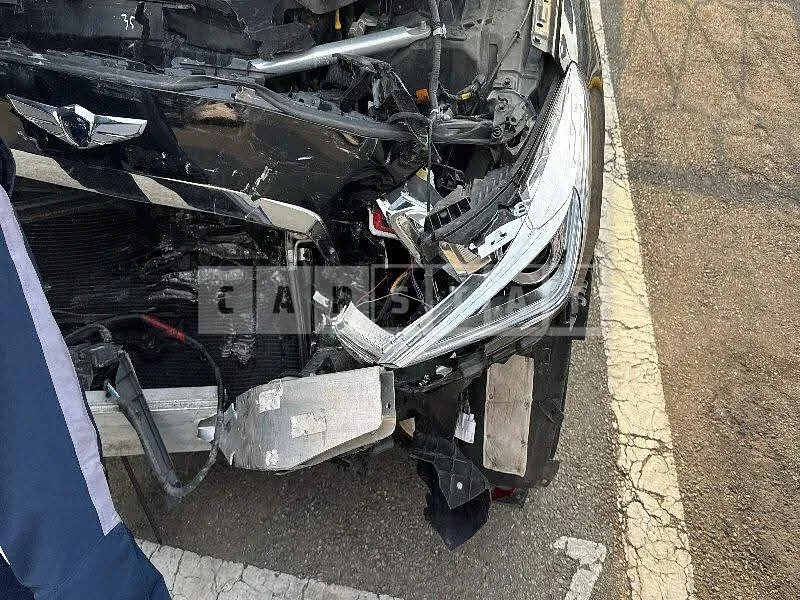 Photo 2 of 41: 2016 Hyundai Genesis EQ900, VIN KMHG141DDGU009492 — Korean insurance auction