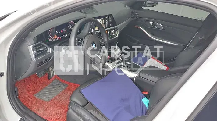 Photo 2 of 22: 2021 BMW 320i — Korean insurance auction