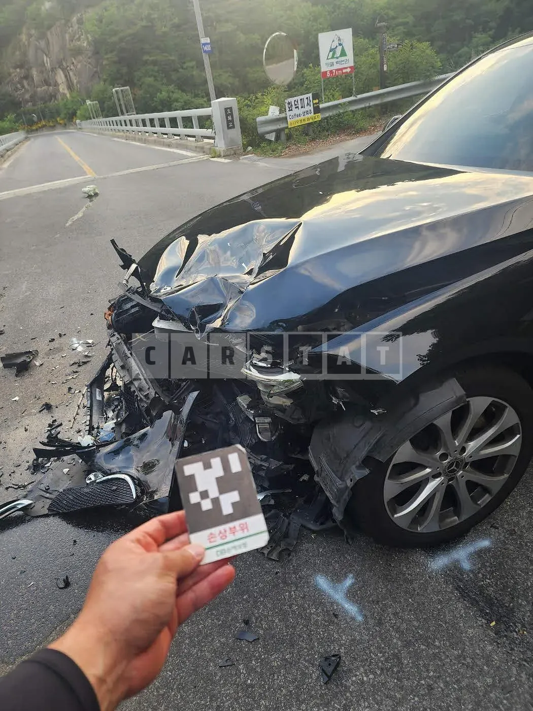 Photo 2 of 5: 2019 Mercedes-Benz E220d, VIN WDDZF0EB1KA620228 — Korean insurance auction