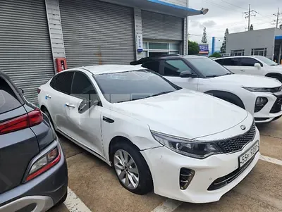Photo 1 of 10: 2018 Kia K5, VIN KNAGT411BJA220203 — Korean insurance auction