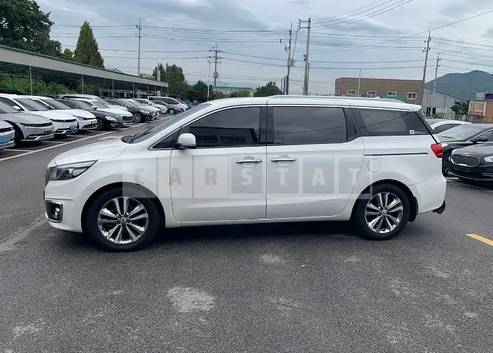Photo 2 of 18: 2016 Kia Carnival — Korean insurance auction