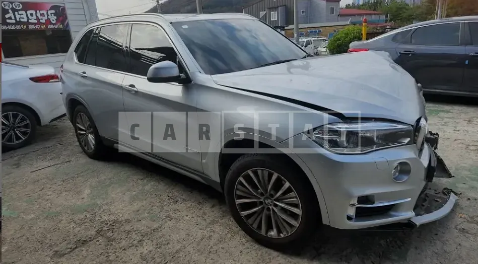 Photo 2 of 4: 2016 BMW X5 xDrive30d, VIN WBAKS4102G0H74205 — Korean insurance auction