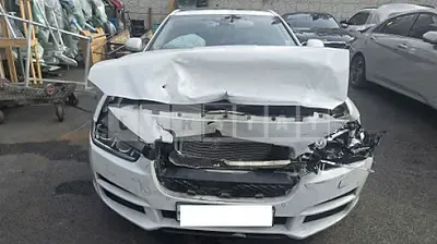 Photo 1 of 8: 2017 Jaguar XE 20T — Korean insurance auction