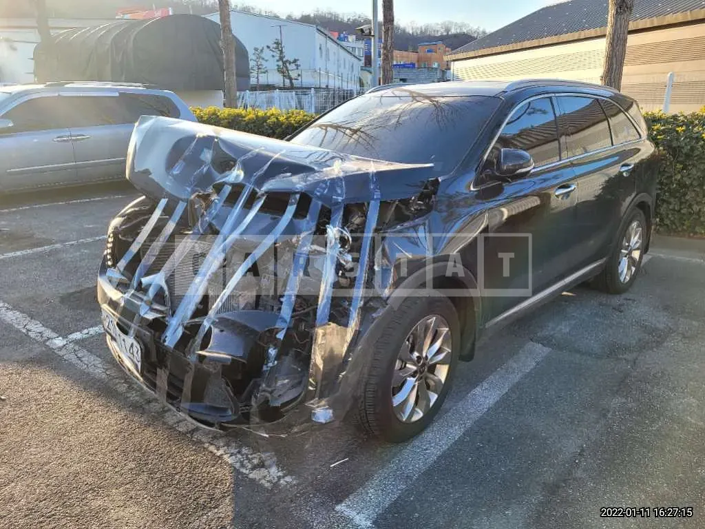 Photo 2 of 17: 2018 Kia Sorento, VIN KNAPS81BBJA401725 — Korean insurance auction
