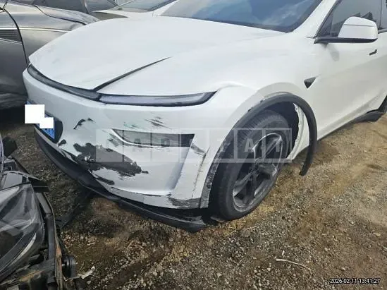 Photo 2 of 17: 2025 Tesla Model Y RWD, VIN LRWYGCFJ9SC365825 — Korean insurance auction