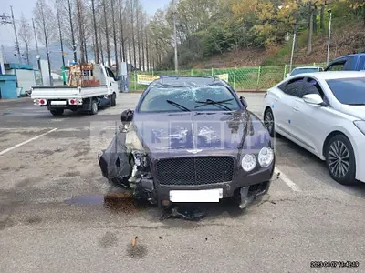 Photo 1 of 16: 2016 Bentley Flyingspur W12, VIN SCBEL53W4GC057887 — Korean insurance auction