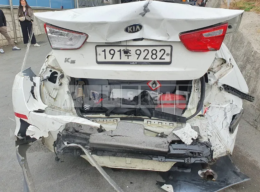 Photo 2 of 6: 2015 Kia K5, VIN KNAGN418BFA607064 — Korean insurance auction