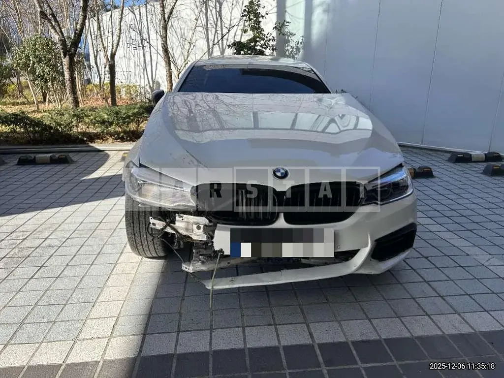 Photo 2 of 37: 2019 BMW 540i xDrive M Sport Packag — Korean insurance auction
