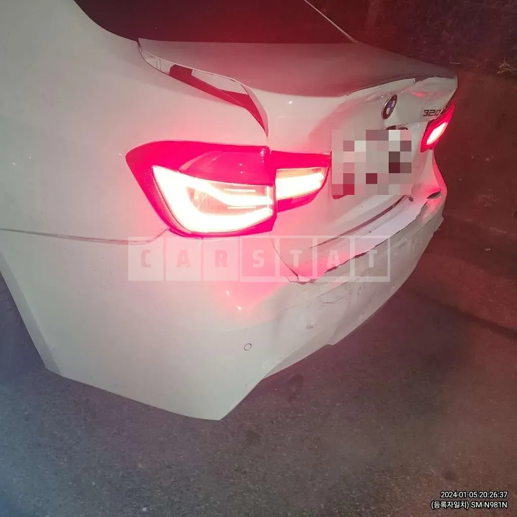 Photo 2 of 5: 2018 BMW 320i, VIN WBA8A9100JAH11521 — Korean insurance auction
