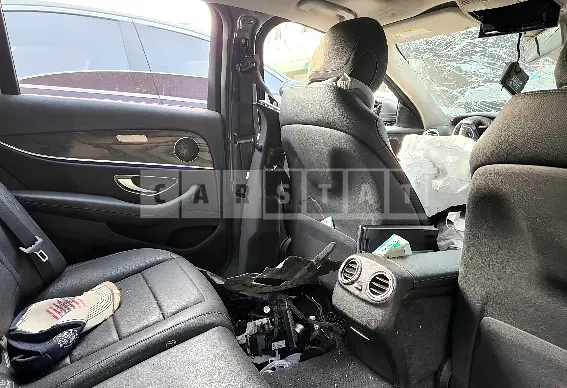 Photo 2 of 5: 2017 Mercedes-Benz E220d, VIN WDDZF0EB2HA258225 — Korean insurance auction