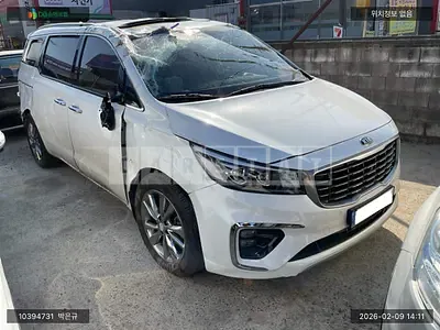 Photo 1 of 38: 2018 Kia Carnival, VIN KNAME81ABKS518083 — Korean insurance auction