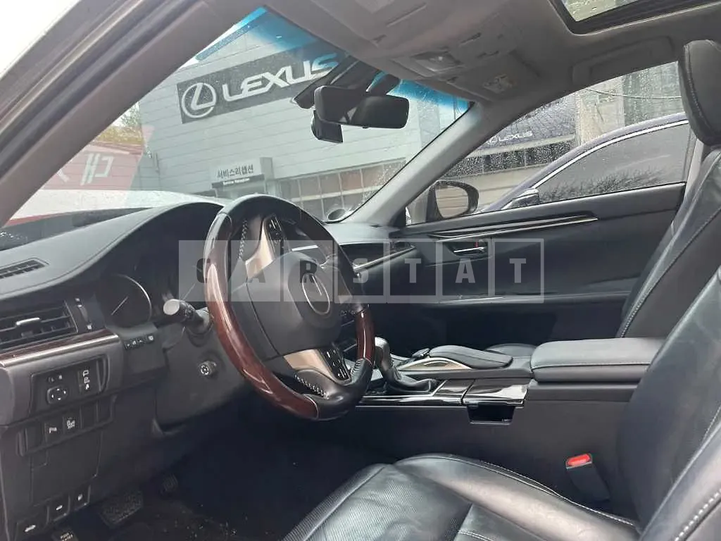 Photo 2 of 8: 2018 Lexus ES300h, VIN JTHBW1GG9J2177697 — Korean insurance auction
