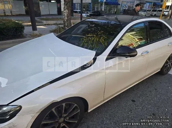 Photo 2 of 5: 2017 Mercedes-Benz E 300, VIN WDDZF4JB4HA055530 — Korean insurance auction