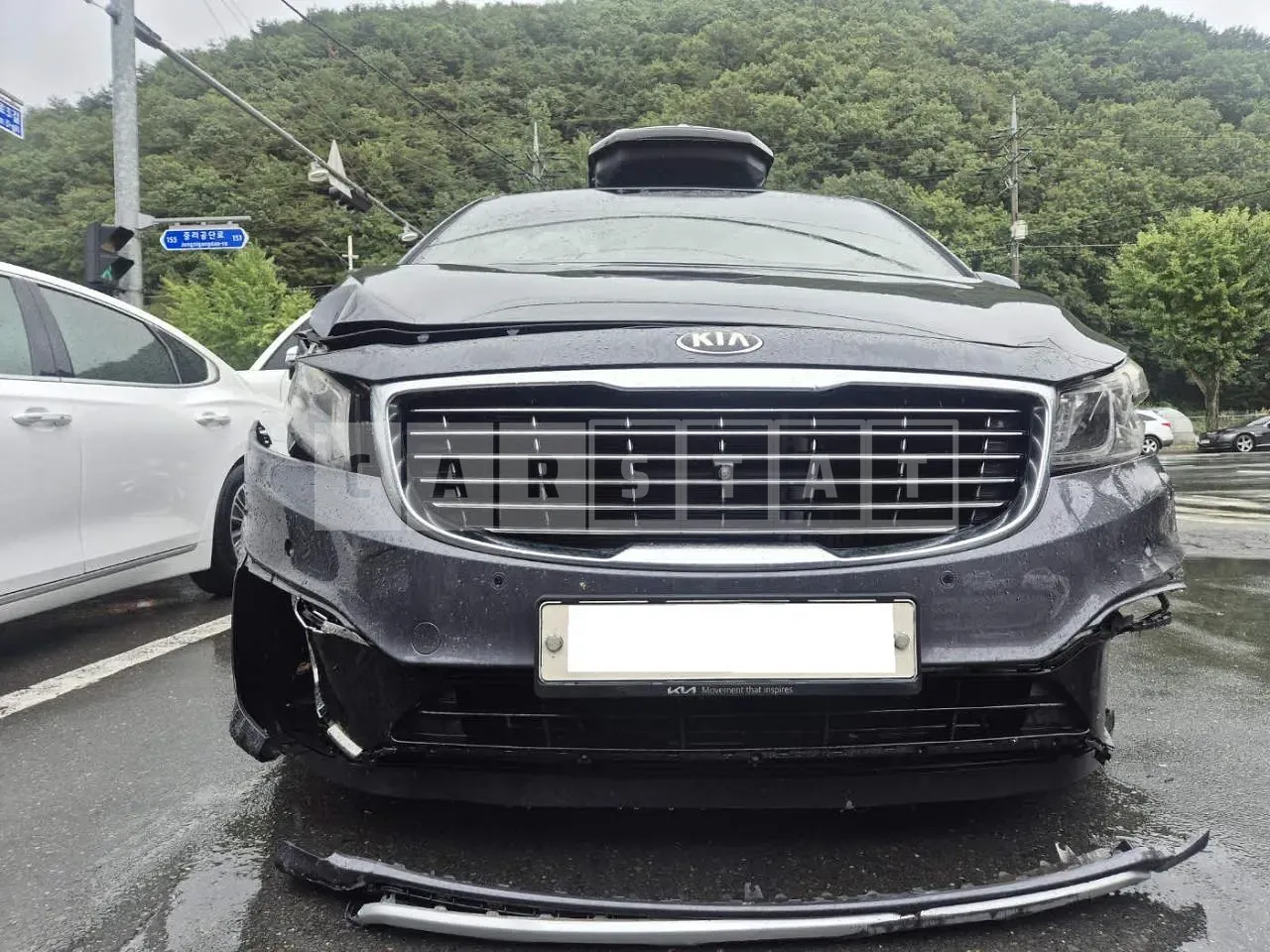 Photo 2 of 12: 2016 Kia Carnival, VIN KNAME81ABHS253599 — Korean insurance auction
