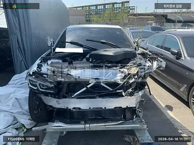 Photo 1 of 15: 2026 BMW 320i, VIN WBA11FF06TFW00211 — Korean insurance auction