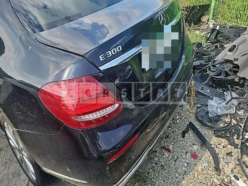 Photo 2 of 13: 2018 Mercedes-Benz E300 — Korean insurance auction