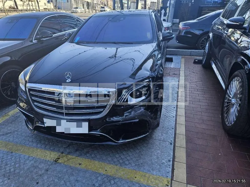 Photo 2 of 35: 2018 Mercedes-Benz AMG S63 4Matic + L — Korean insurance auction