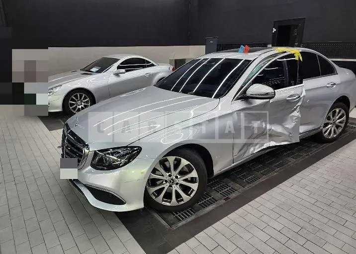Photo 2 of 21: 2018 Mercedes-Benz E220 d 4Matic — Korean insurance auction