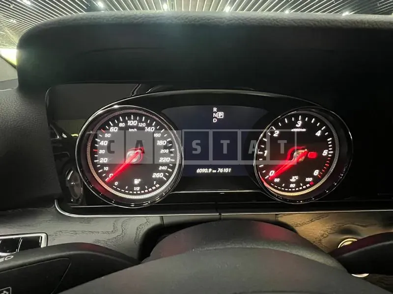 Photo 2 of 5: 2017 Mercedes-Benz E220d 4Matic, VIN WDDZF0FB5HA229607 — Korean insurance auction