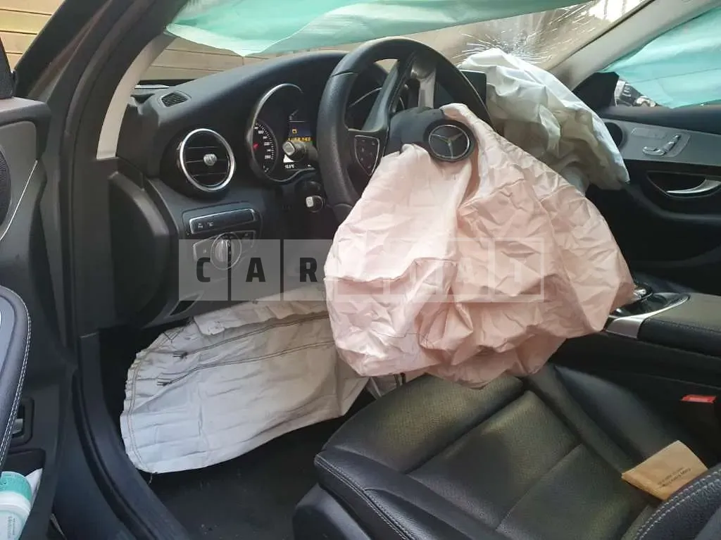 Photo 2 of 11: 2018 Mercedes-Benz C 200, VIN WDDWF4CB6JF630929 — Korean insurance auction