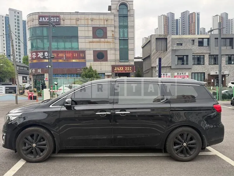 Photo 2 of 3: 2017 Kia Carnival 2.2, VIN KNAMC81ABJS387436 — Korean insurance auction