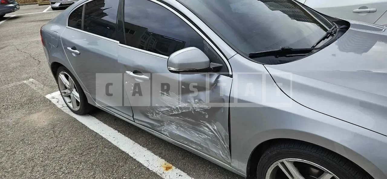 Photo 2 of 16: 2016 Volvo S60D4, VIN YV1FSA8BDG2408506 — Korean insurance auction