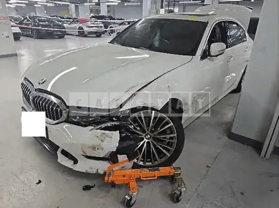Photo 2 of 14: 2021 BMW 320d — Korean insurance auction