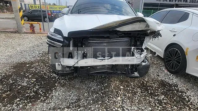 Photo 2 of 40: 2022 Genesis GV70, VIN KMTMA81BDPU107842 — Korean insurance auction
