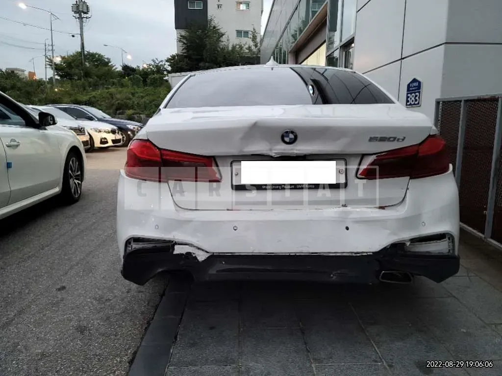Photo 2 of 25: 2018 BMW 520d, VIN WBAJC3104JWB79959 — Korean insurance auction