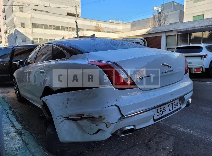 Photo 2 of 14: 2019 Jaguar XJ 3.0d, VIN SAJAA22P7KNW17698 — Korean insurance auction