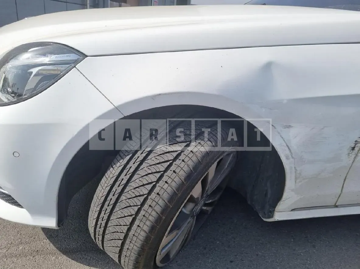 Photo 2 of 20: 2014 Mercedes-Benz E300 4Matic — Korean insurance auction
