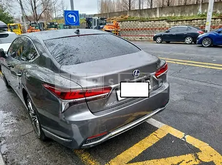 Photo 2 of 18: 2019 Lexus LS500h AWD, VIN JTHCYLFF0K5001589 — Korean insurance auction
