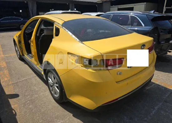Photo 2 of 35: 2017 Kia K5 — Korean insurance auction
