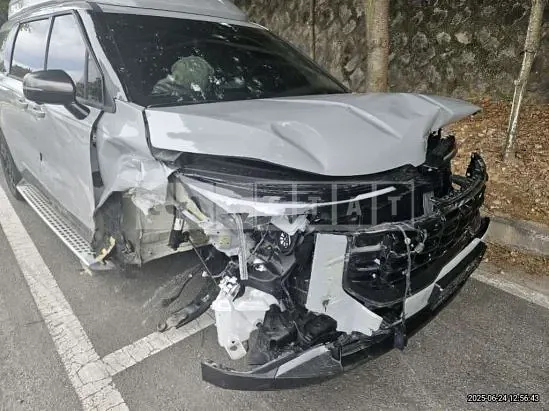 Photo 2 of 23: 2025 Kia Carnival — Korean insurance auction