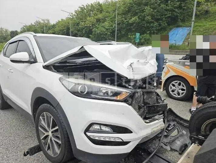 Photo 2 of 4: 2016 Hyundai Tucson — Korean insurance auction