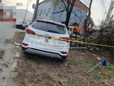 Photo 1 of 7: 2016 Hyundai Santa Fe 2.2 (4WD), VIN KMHSW81XDGU641108 — Korean insurance auction
