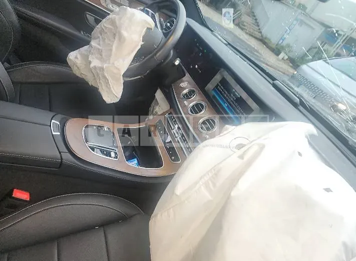 Photo 2 of 28: 2021 Mercedes-Benz E300 e 4Matic — Korean insurance auction
