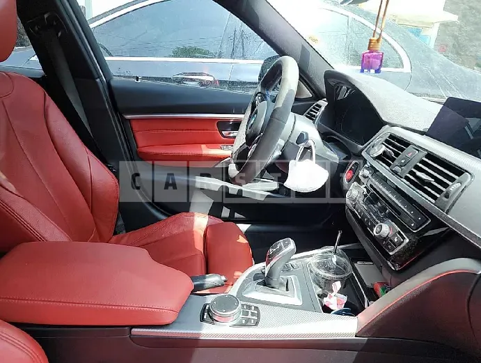 Photo 2 of 18: 2018 BMW 330i, VIN WBA8B910XJA826203 — Korean insurance auction