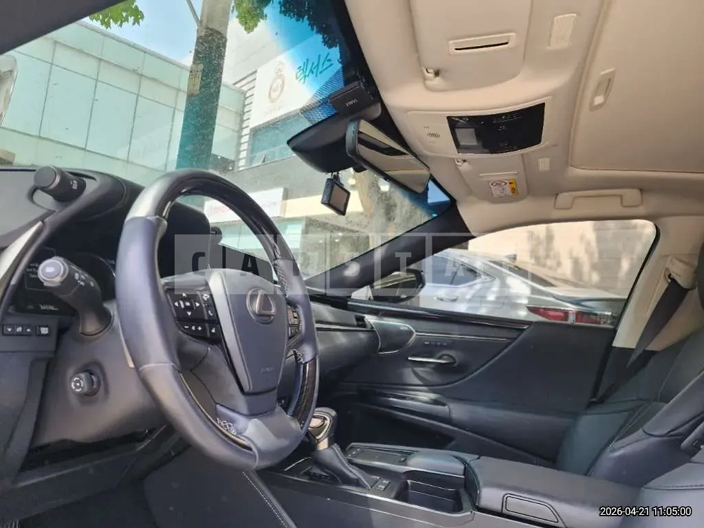 Photo 2 of 34: 2021 Lexus ES300h — Korean insurance auction