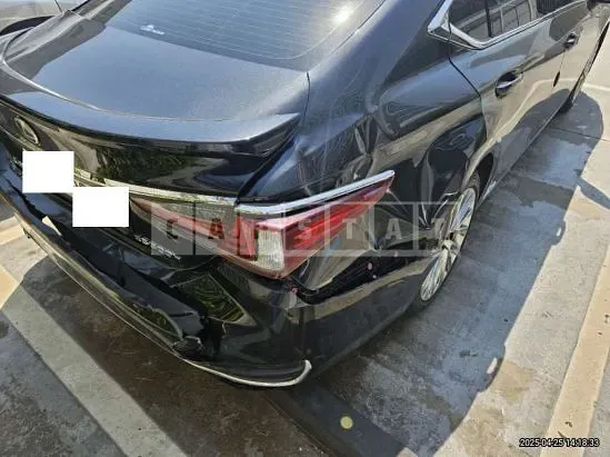 Photo 2 of 11: 2021 Lexus ES300h — Korean insurance auction