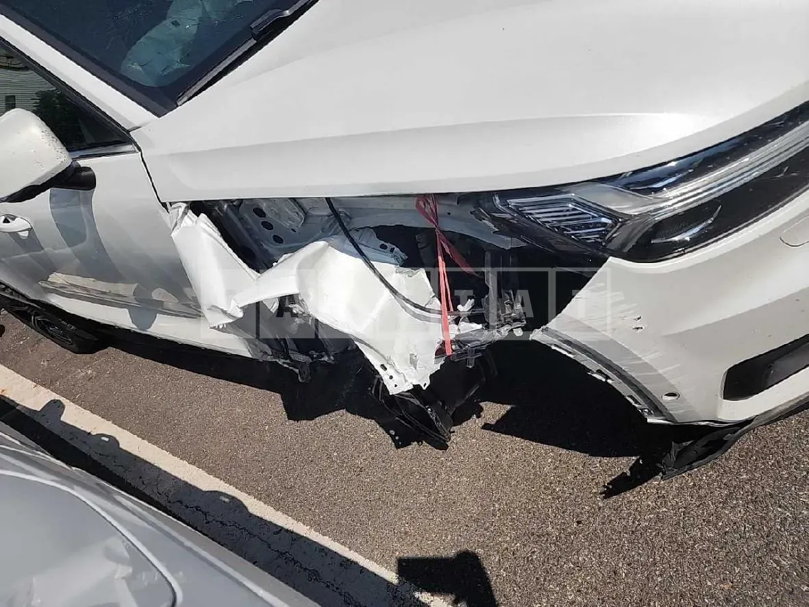 Photo 2 of 10: 2020 Volvo XC40B4 AWD — Korean insurance auction