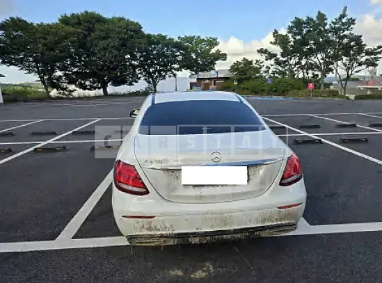 Photo 2 of 10: 2020 Mercedes-Benz E250 — Korean insurance auction