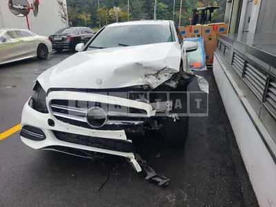Photo 1 of 39: 2015 Mercedes-Benz C 200 — Korean insurance auction
