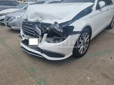 Photo 1 of 39: 2019 Mercedes-Benz E300 4Matic, VIN WDDZF4KB5KA601693 — Korean insurance auction