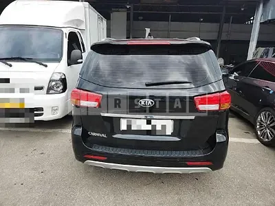 Photo 1 of 33: 2017 Kia Carnivals — Korean insurance auction