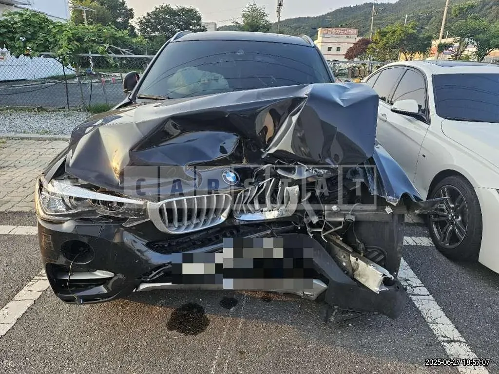 Photo 2 of 15: 2017 BMW X4 xDrive20d — Korean insurance auction